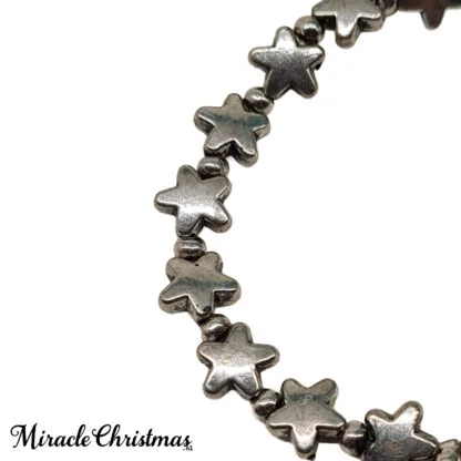 Allemaal sterretjes en bolletjes armband zilverkleurig detail foto
